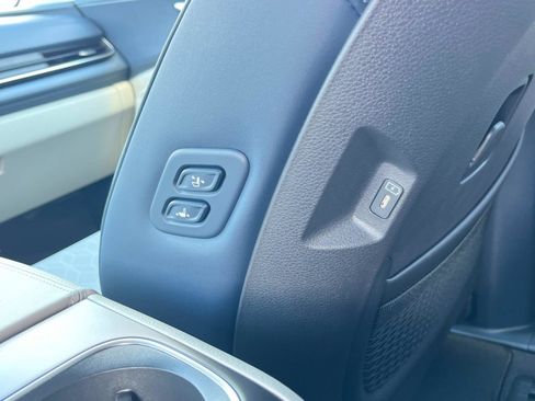 New 2026 Kia Carnival EX FWD image 18