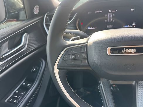 Used 2024 Jeep Grand Cherokee Altitude image 14