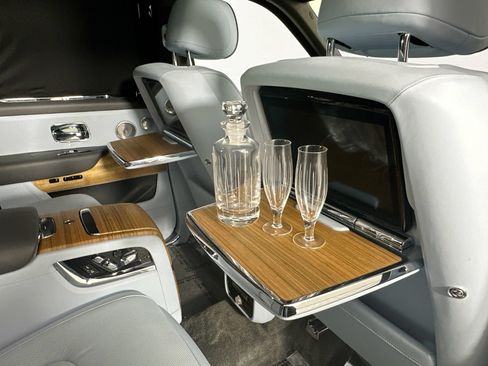 Certified 2019 Rolls-Royce Cullinan AWD/4WD image 32