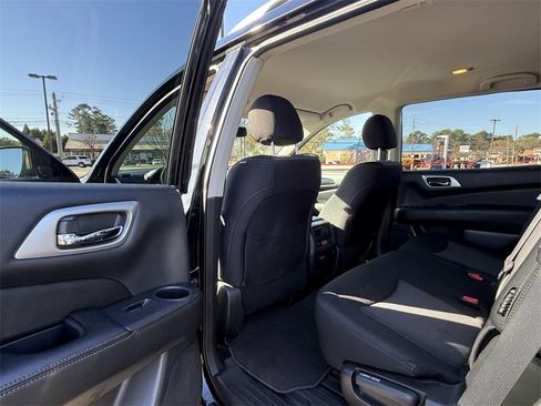 Used 2019 Nissan Pathfinder SV image 14