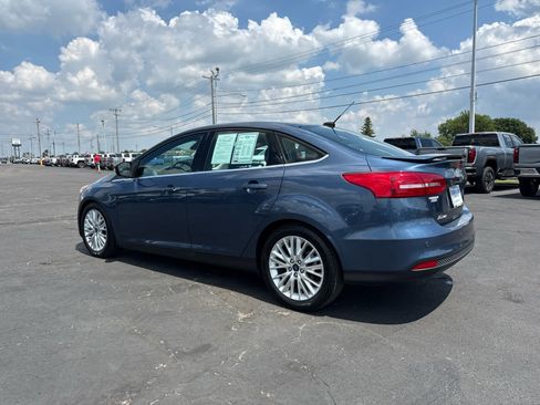 Used 2018 Ford Focus Titanium w/ Titanium Technology Package FWD image 3