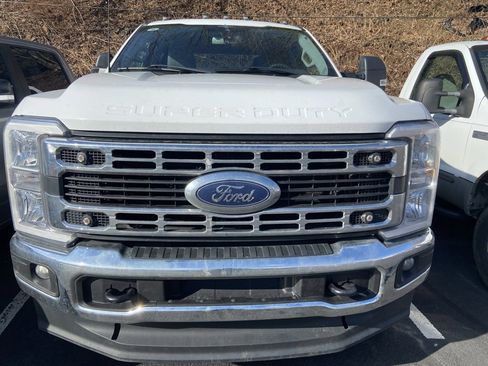 Used 2023 Ford F250 XLT w/ Snow Plow/Camper Package image 6