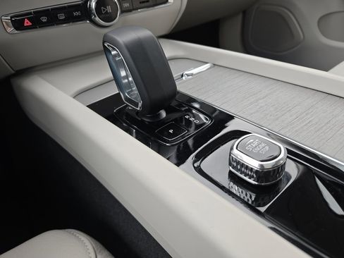 Certified 2024 Volvo V60 B5 Cross Country Plus image 16