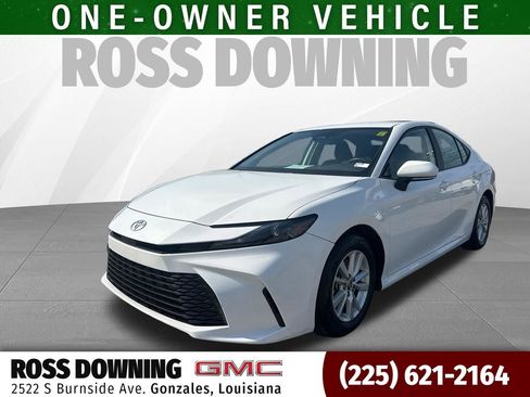 Used 2025 Toyota Camry LE image 1