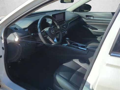 Used 2023 Nissan Altima 2.5 SR w/ SR Premium Package FWD image 11