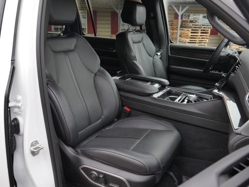 Used 2024 Jeep Wagoneer 4WD image 24