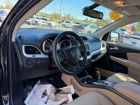 Used 2020 Dodge Journey SE image 13