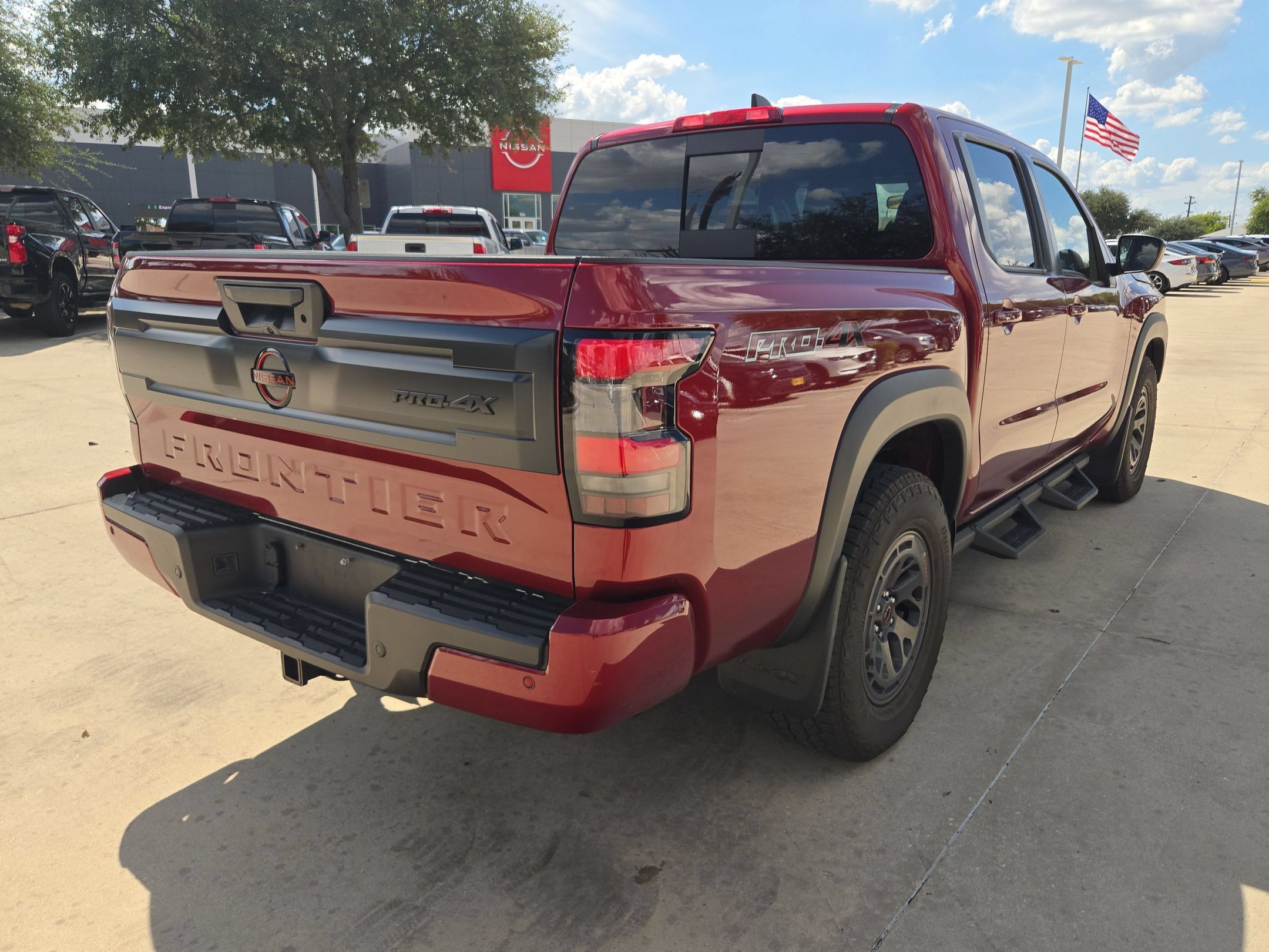 Used 2025 Nissan Frontier PRO-4X w/ Tow Package AWD/4WD image 3