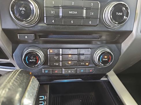 Used 2017 Ford F150 Lariat w/ Equipment Group 502A Luxury image 23