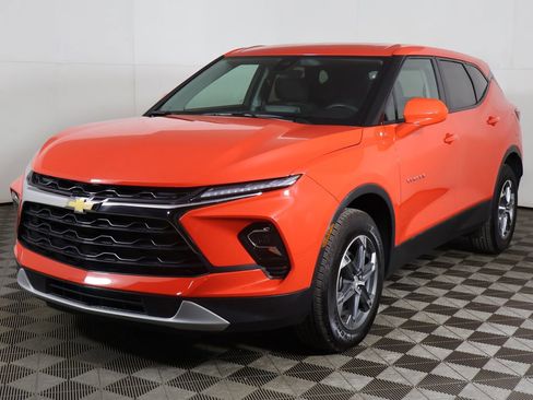 Used 2025 Chevrolet Blazer LT FWD image 7