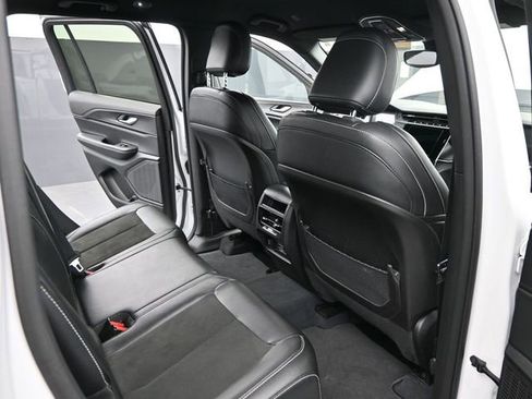 Used 2023 Jeep Grand Cherokee Altitude image 18