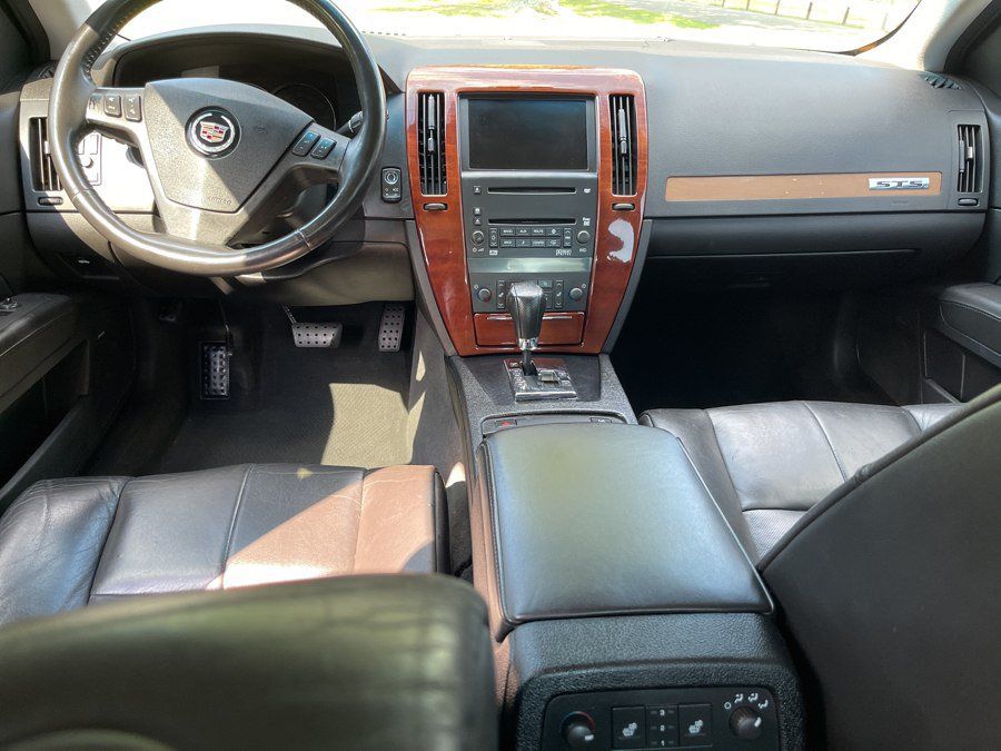 Used 2006 Cadillac STS V8 w/ Preferred Equipment Group RWD image 24