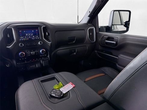 Used 2022 GMC Sierra 2500 AT4 w/ AT4 Preferred Package AWD/4WD image 25