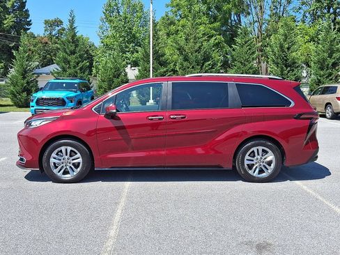 Used 2026 Toyota Sienna Limited AWD/4WD image 7