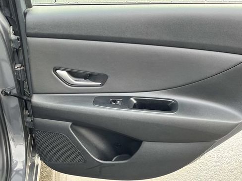 Used 2025 Hyundai Elantra SEL FWD image 19