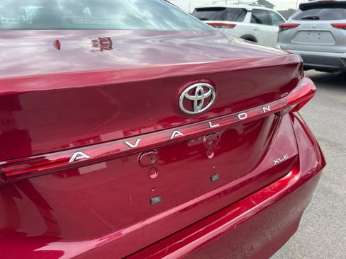 Used 2022 Toyota Avalon XLE w/ Moonroof Package FWD image 30