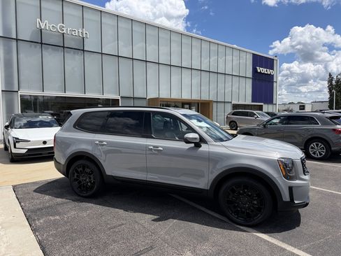 Used 2021 Kia Telluride EX w/ EX Premium Package AWD/4WD image 3