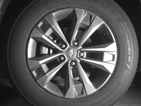 Used 2025 Chevrolet Equinox LT FWD image 12