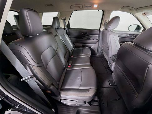 Used 2025 Nissan Pathfinder SL AWD/4WD image 27