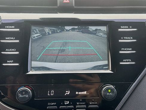 Used 2019 Toyota Camry SE FWD image 11