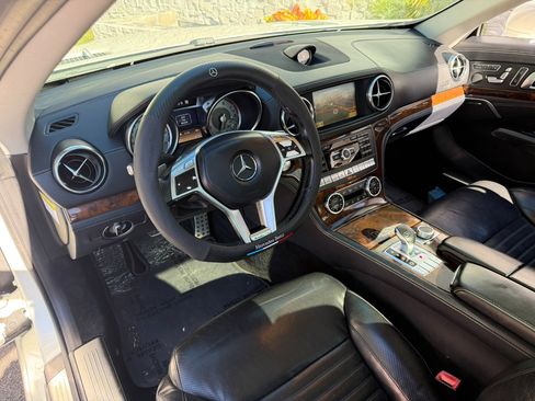 Used 2013 Mercedes-Benz SL 550 image 32