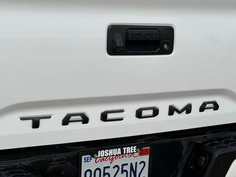Used 2018 Toyota Tacoma TRD Sport image 17