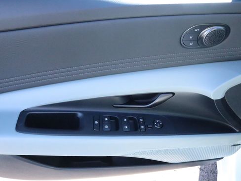 New 2026 Hyundai Elantra Limited FWD image 18