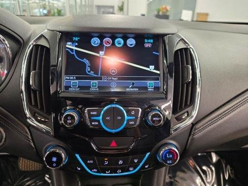 Used 2018 Chevrolet Cruze Premier FWD image 27