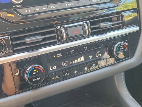 Used 2025 Nissan Pathfinder SV AWD/4WD image 27