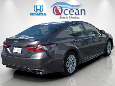 Used 2023 Toyota Camry SE FWD image 3