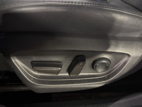 Used 2022 Toyota Avalon XSE image 13