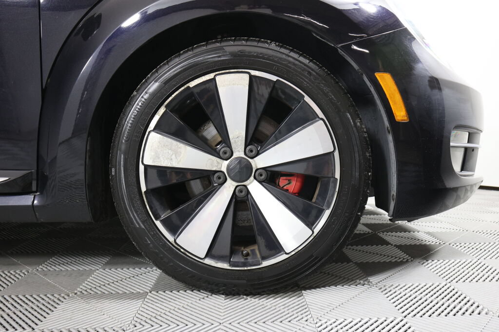 Used 2012 Volkswagen Beetle 2.0T FWD image 6