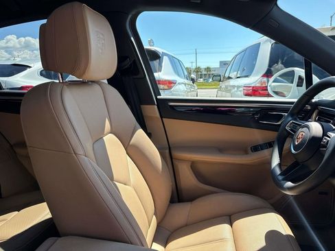 Used 2024 Porsche Macan image 11