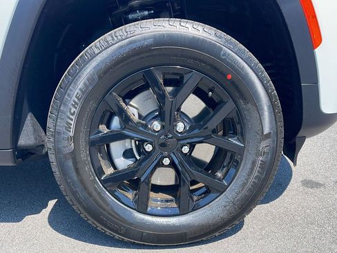 New 2026 Jeep Grand Cherokee L 4WD image 9