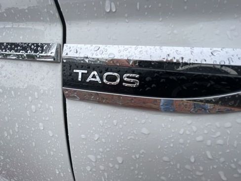 Used 2022 Volkswagen Taos SE FWD image 21