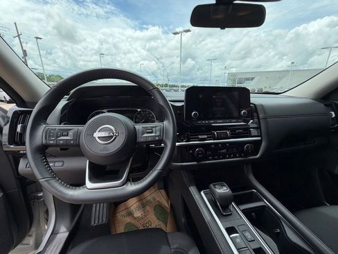 Used 2025 Nissan Pathfinder SV FWD image 14
