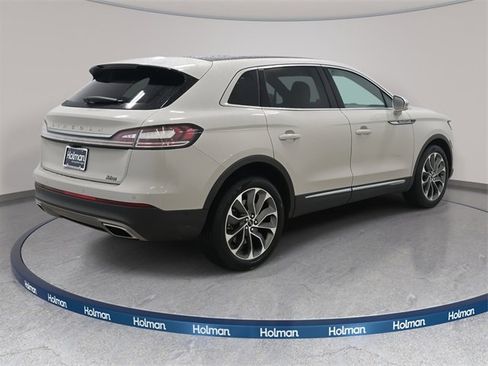 Used 2022 Lincoln Nautilus Reserve w/ Equipment Group 201A image 5