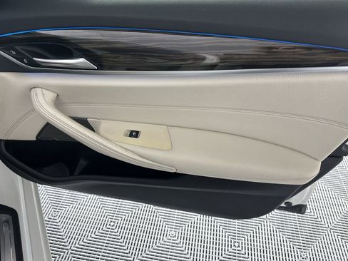 Used 2022 BMW 530e w/ Premium Package RWD image 32