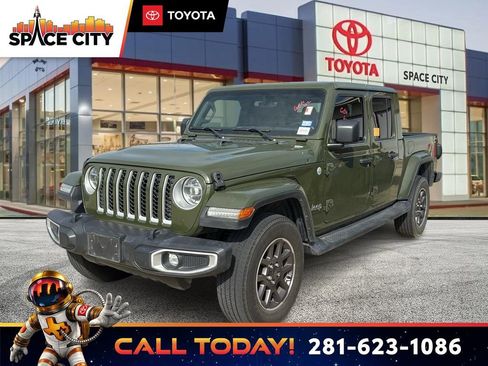 Used 2022 Jeep Gladiator Overland w/ Popular Equipment Package AWD/4WD image 1