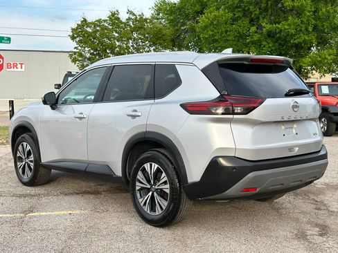 Used 2021 Nissan Rogue SV w/ Premium Package image 4