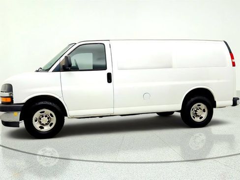 Used 2018 Chevrolet Express 2500 w/ Driver Convenience Package RWD image 8