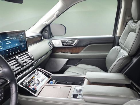 Used 2022 Lincoln Navigator Black Label image 12