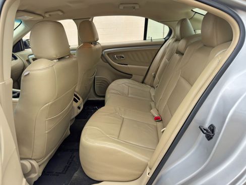 Used 2015 Ford Taurus SE FWD image 31