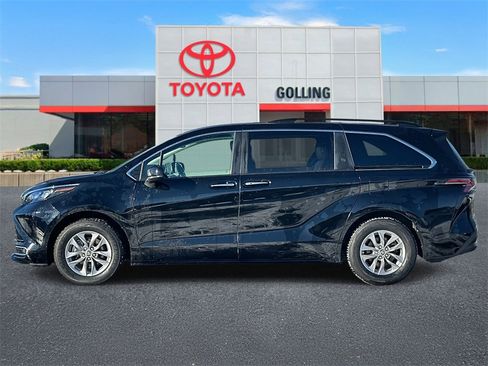 Used 2024 Toyota Sienna XLE image 2