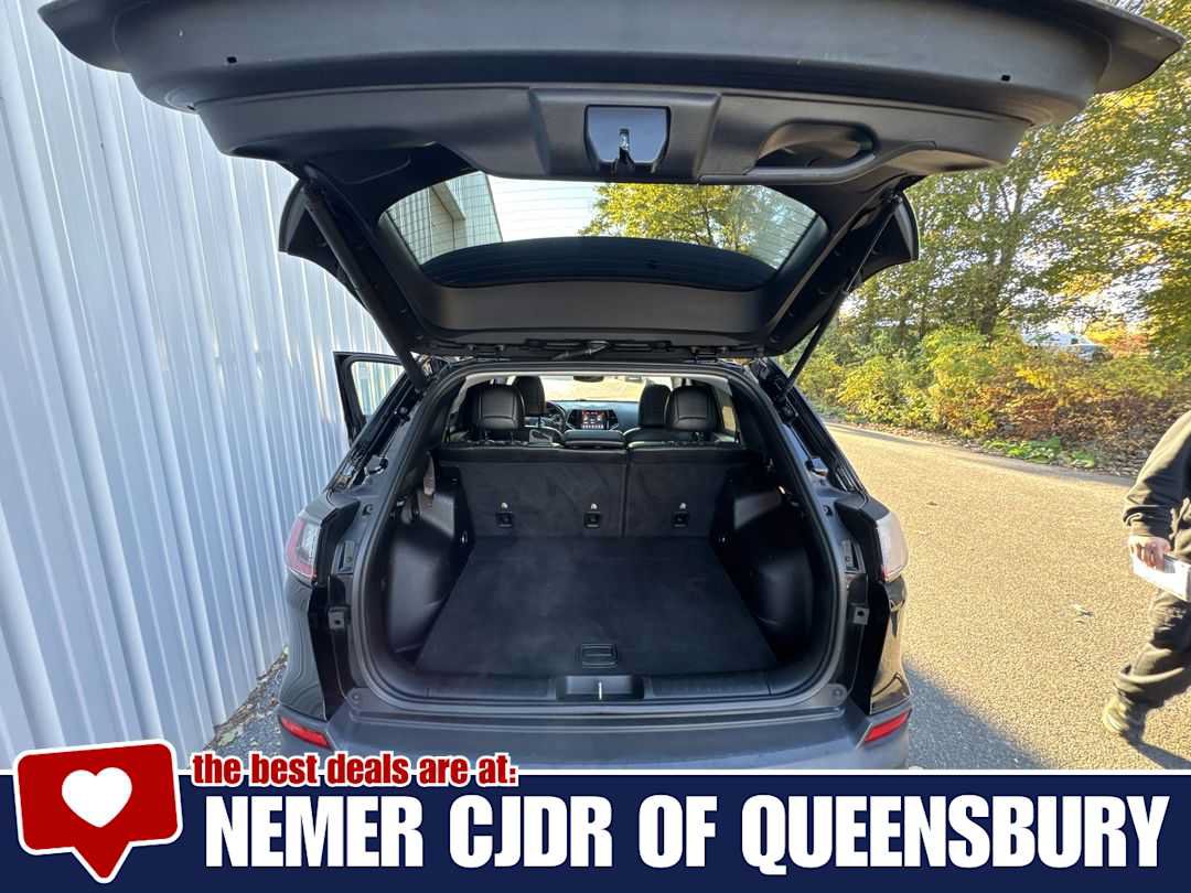 Used 2019 Jeep Cherokee Limited AWD/4WD image 23