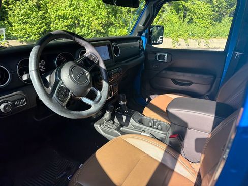 Used 2021 Jeep Wrangler Unlimited Sahara w/ Cold Weather Group AWD/4WD image 8