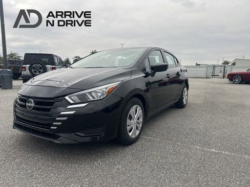 Used 2023 Nissan Versa S w/ Trunk Package image 1