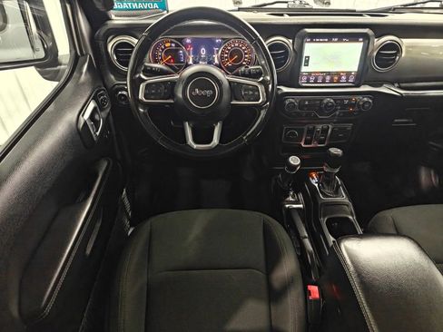 Used 2019 Jeep Wrangler Unlimited Sahara AWD/4WD image 4
