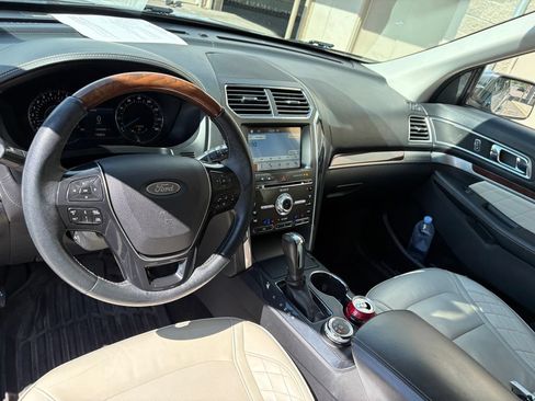 Used 2018 Ford Explorer Platinum AWD/4WD image 17