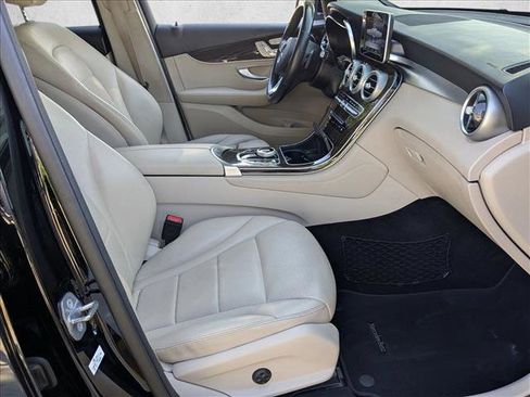 Used 2019 Mercedes-Benz GLC 300 4MATIC image 22